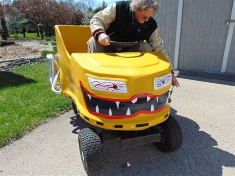 Banana Mobile - 1970s Bumper Car Carnival Ride and | Live and Online
