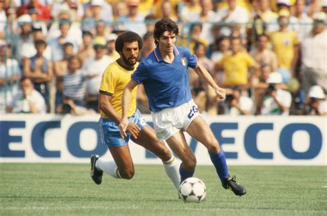 Paolo rossi, ex calciatore, campione del mondo nel 1982 e terzo pallone d'oro nella storia del calcio italiano, è morto nella notte tra mercoledì 9 e giovedì 10 dicembre a 64 anni. Soccer's Clutchest Players of All Time | Bleacher Report ...