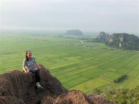 1921 hits lokasi permulaan mendaki iaitu berhampiran politeknik syed sirajudin pauh perlis pendakian berjalan kaki ke bukit laka atau bukit botak lokasi bukit ni dikenali bukit tok dun terletak di sempadan perlis dan kedah. HIKING DAY at BUKIT KODIANG @ BUKIT MOK CUN , KEDAH