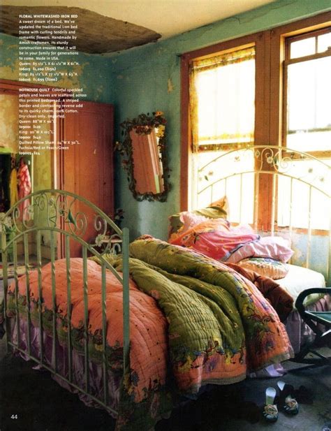 All the accessories are bohemian inspired in this picture. Quartos: estilo BoHo Chic | Eclectic bedroom, Home decor ...
