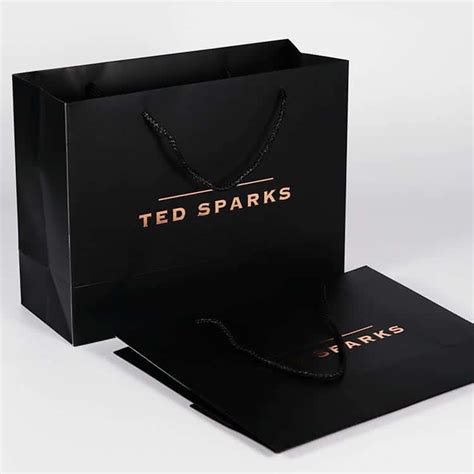 210g Luxury Brand Black Cardboard Shopping Paper Bags With Customized