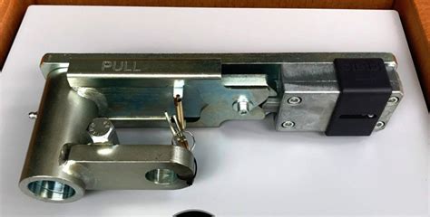 Automatic car door locks, also commonly known as power door locks, were originally a feature of convenience included in the more upscale version of a model line. Boss garage door manual lock