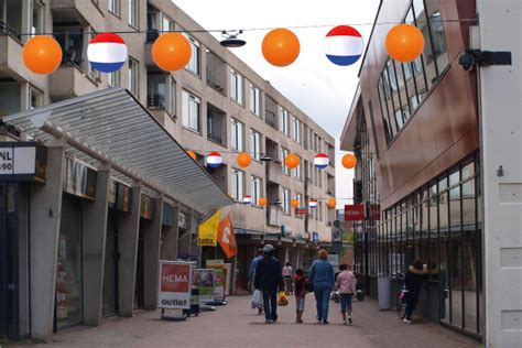 Wk ballen, door leerlingen van groep 6 benodigdheden: Voetbal decoratie kopen voor het oranje ek!