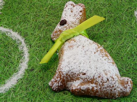 Osterhasen backen ein Rührteig mit gemahlenen Mandeln