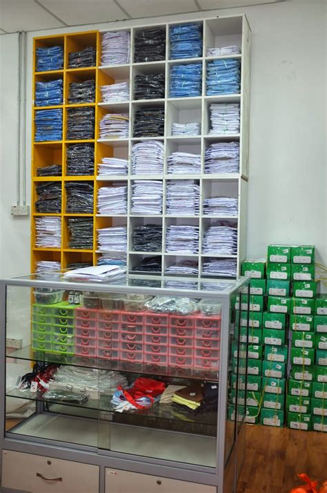 Penyusunan waktu solat fardhu telah diajarkan sendiri oleh malaikat jibrail kepada nabi muhammad s.a.w. Yan's Family, Frens, Travel, And Food Journal: Kedai ...