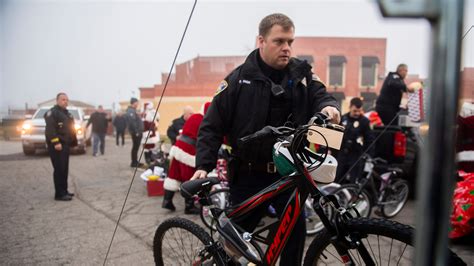 Stockton PD brings gifts to victims of violent crime