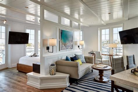 10 Modern Coastal Living Room