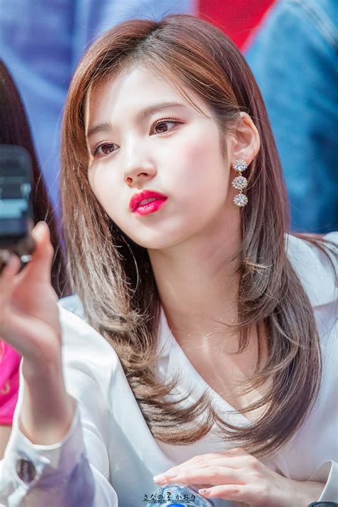 サナ), is a japanese singer based in south korea. 트와이스 사나 - 베픽 라이브스코어