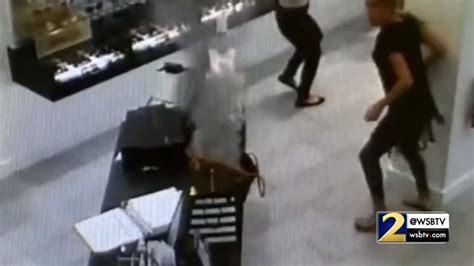Video Shows Vaporizer Battery Exploding In Womans Purse Wsb Tv