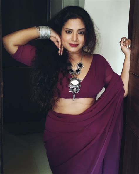 Kavita Bhabhi Aka Kavita Radheshyam Without Blouse To Open Shirt Button