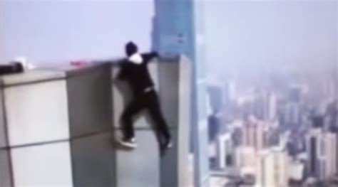 Video Chinese Stunt Man Falls Off A 62 Storeyed Building While Doing Pull Ups On The Edge The