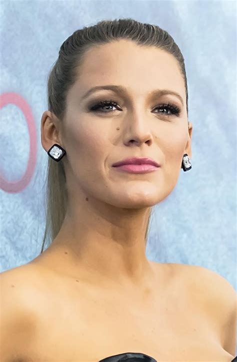 Blake Lively Hair And Makeup Her Best Beauty Looks Through The Years