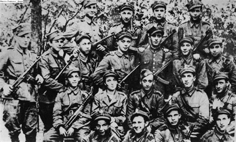 Gwardia Ludowa A Następnie Armia Ludowa W Latach 1942 1945 Popełniła