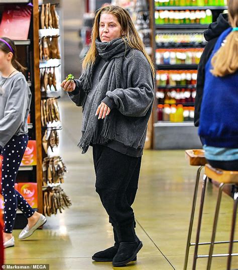 Lisa Marie Presley Stays Toasty In A Charcoal Fleece As She Makes A