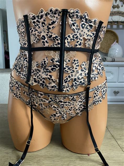 Victorias Secret Very Sexy Floral Embroidered Waist Cincher Thong