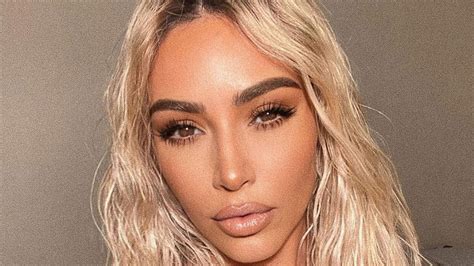 Kim Kardashian Reveals How She Reapplies Sunscreen With A Full Face Of