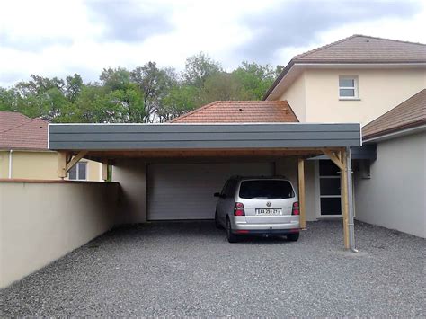 L'abri de voiture en bois devient abri terrasse ou pergola petit conseil astucieux : Abri voitures toit plat attenant à la maison