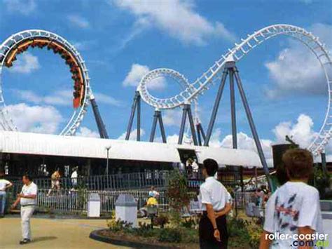 The Demon Roller Coaster At Wonderland Sydney Parkz Theme Parks