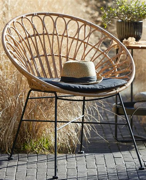Shop our outdoor armchair selection from the world's finest dealers on 1stdibs. 6 Pretty Rattan Armchairs for the Garden in 2020 | Rattan ...