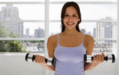 5 Tips γυμναστικής που θα βοηθήσουν τις γυναίκες με μεγάλο στήθος