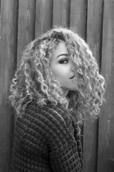 25 Hairstyles For Curly Hair Women