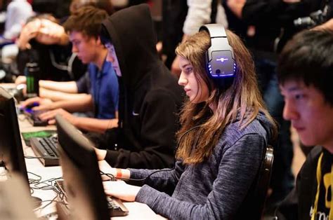 5 Highest Earning And Most Beautiful Female Pro Gamers In The World