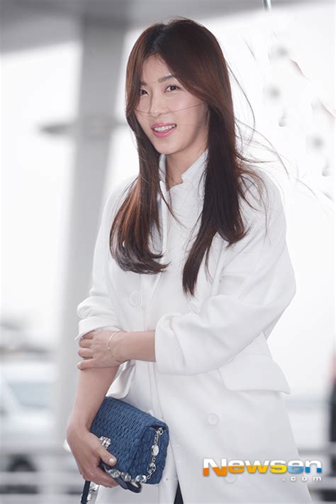 But because of that, i can fit better into various types of. Photos Ha Ji-won at the airport @ HanCinema :: The ...