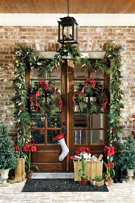 These next ideas all relate to hearts. How to Choose the Right Size Wreath | Front door christmas ...