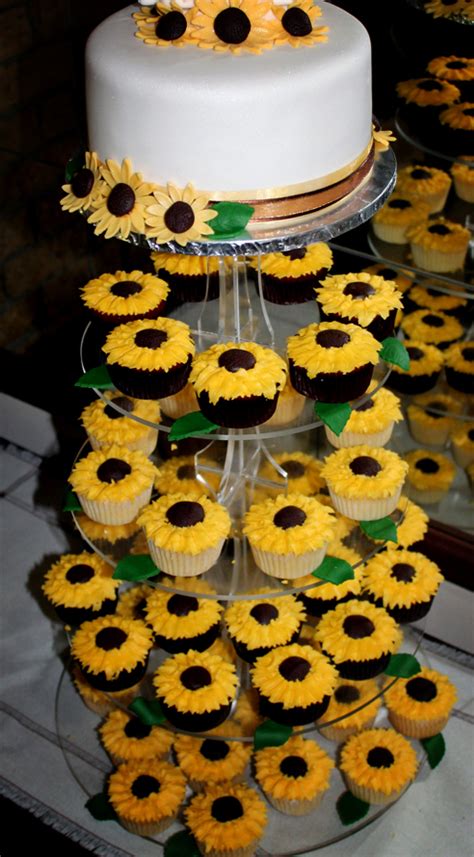 Check spelling or type a new query. Delana's Cakes: Sunflower Cake and Cupcakes