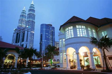 It is also a short distance from attractions like the chow kit market and chinatown too. Renaissance Kuala Lumpur Hotel, Kuala Lumpur - Upto 25% ...