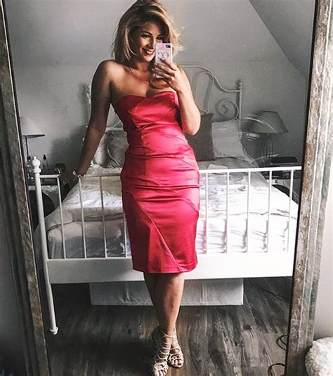 First Dates Waitress Cici Coleman Melts Web In Red Hot Instagram Pics