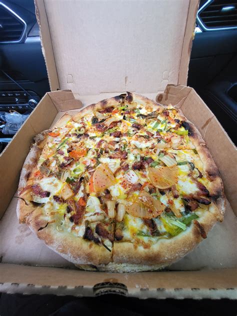 Nomad Pizza From Stones Throw Pizza In Richmond Vt White Sauce Pork
