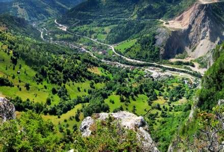 Aceasta pagina prezinta o scurta descriere a obiectivului turistic manastirea frasinei, adaugat pe hvp in categoria biserici si manastiri, zona turistica oltenia, in judetul valcea. Manastirea Frasinei