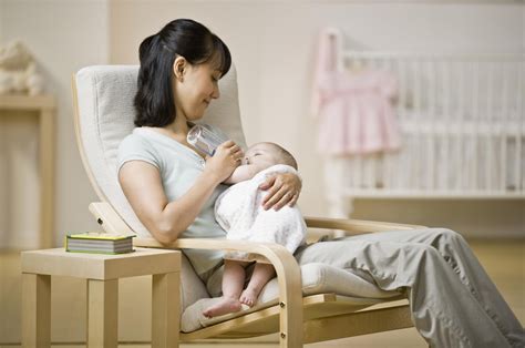 A nursing chair can be a comfort to parent and baby, creating a special place to be together while breastfeeding. 5 Tips for Choosing a Breastfeeding Chair for the Nursery