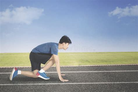 Male Runner In Ready Position To Run Stock Image Image Of Exercise