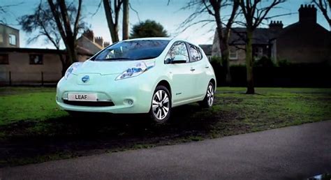 Nissan Creates Glow In The Dark Leaf Car Thanks To Uv Paint Daily