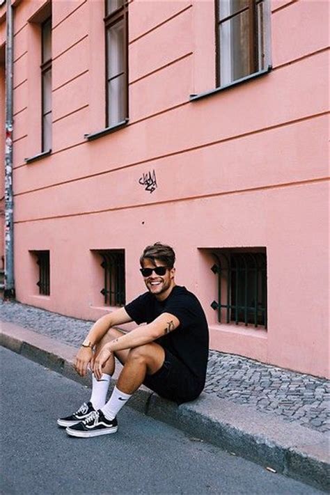 What Color Looks Best With Black Jeans - Best Colour Jeans For Black Shirt