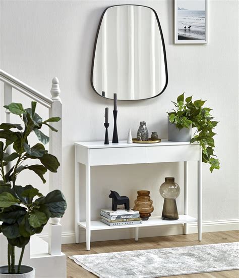 25 Best Console Tables For Small Entry Or Hallways