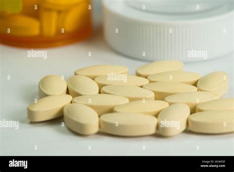 Antibiotic tablets hi-res stock photography and images - Alamy
