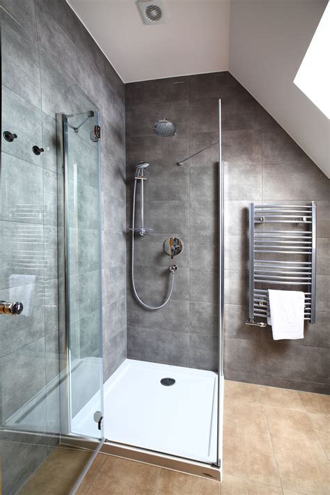 A tiled shower offers many advantages: Installing a Tiled Shower Stall with Polyurethane Pan