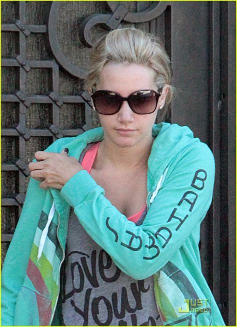 ashley tisdale off to miami for her man ashley tisdale photo 26126339 fanpop