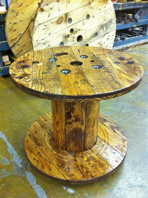 I had 2 of the wooden spools years ago one was a coffee table one did hold books! Cable spool coffee table | Ideias de paletes, Coisas de ...