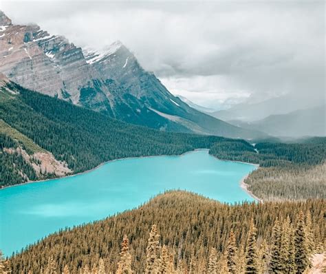 15 Most Beautiful Lakes In Canada You Must Visit 2022