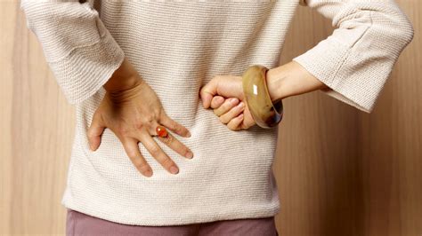 It also helps regulate electrolyte levels that are important for body function. How Do I Know If I Have Kidney Stones: Symptoms, Treatment ...