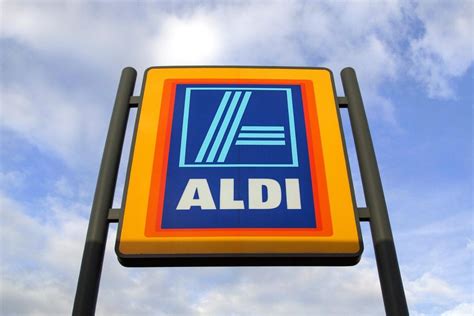 Why Aldi Makes You Pay To Use Their Shopping Carts Readers Digest