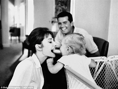 Audrey Hepburn Photographs Show Everyday Life Of A Hollywood Icon Daily Mail Online