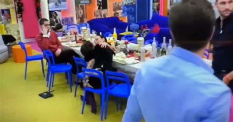 Io dentro la lavatrice ho avuto una storia d'amore con rosalinda #gfvip #exrosmello #rosmello rosalinda cannavo' e dayane mello 8. Dayane e Rosalinda bacio appassionato per Natale: torna il ...