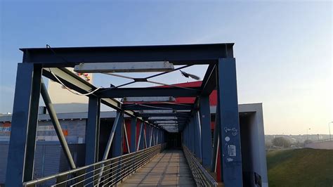 Chełm'in komşu köylerinden ve kasabalarından gelen yerliler de bu kamplarda çalışmaya zorlandı. Galeria Chełm w Gdańsku- puste lokale handlowe. Tesco ...