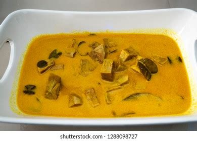 Gulai nangka paling maknyus menemani lontong atau ketupat. Lontong Sayur Gulai Nangka - Gulai Nangka Asli Minang ...