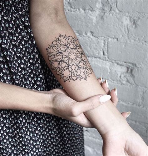 Floral Dotwork And Fine Line Tattoos By Dasha Sumkina Fine Line